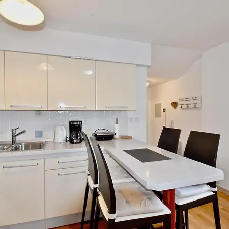 Apartment With Wifi Stinjan, Pula - 26942 Stinjan